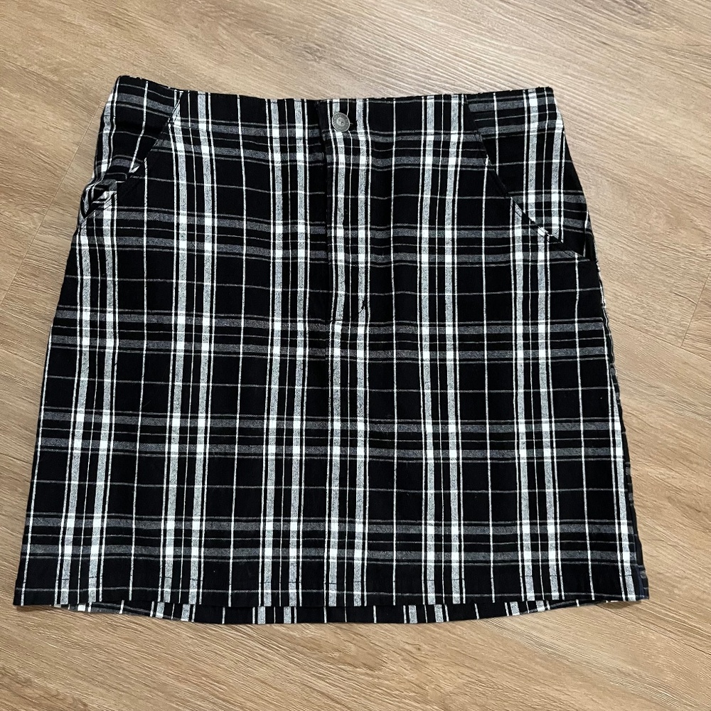 Hollister Black & White Plaid Mini Skirt/Size Medium